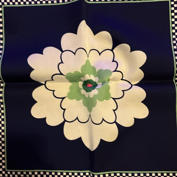 Beautiful, floral print Vintage scarf. - Picture 3 of 4